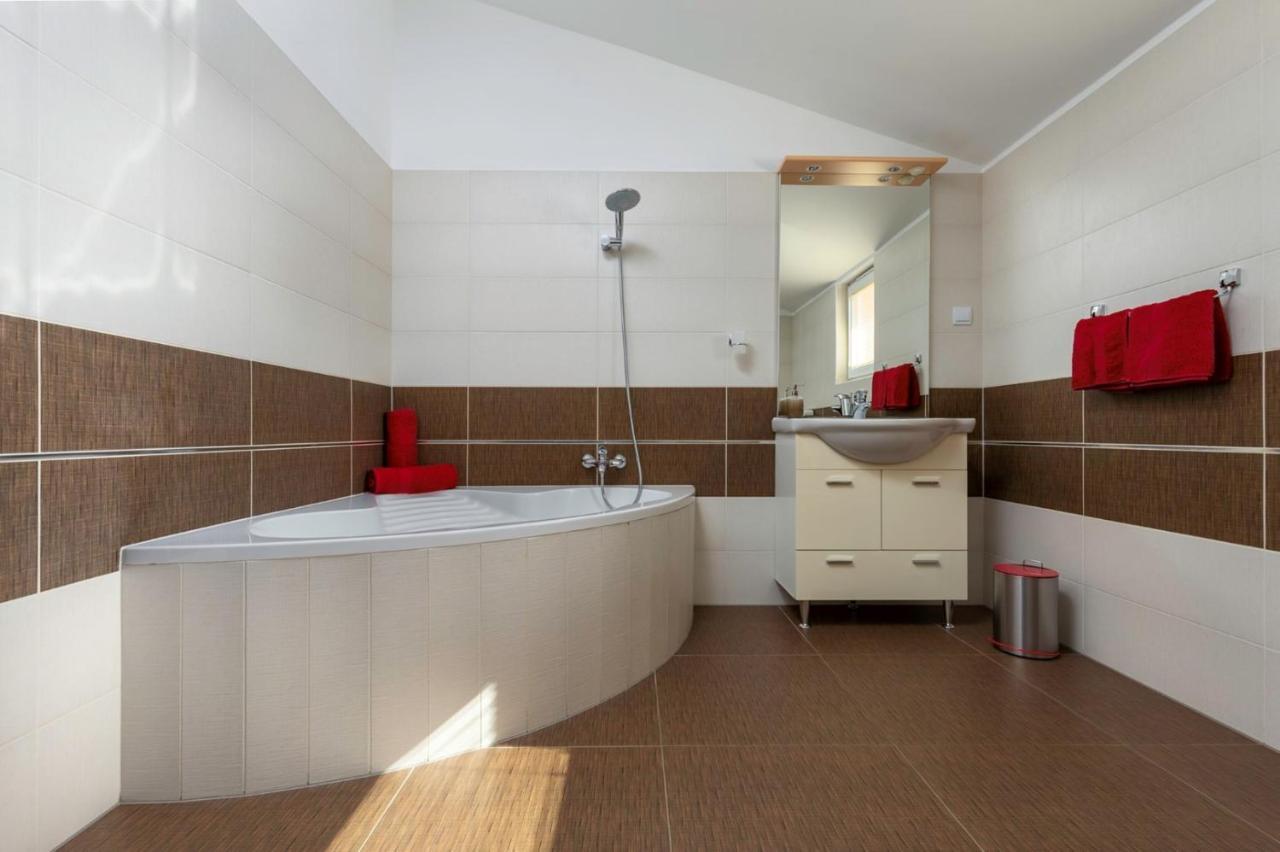 Apartmán Comfort With Pool In (adults Only)