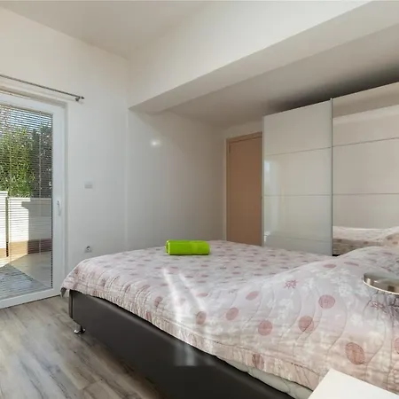 Comfort Apartments With Pool In Medulin (Adults Only) Exterior photo