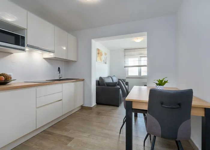Comfort Apartments With Pool In Medulin (Adults Only)