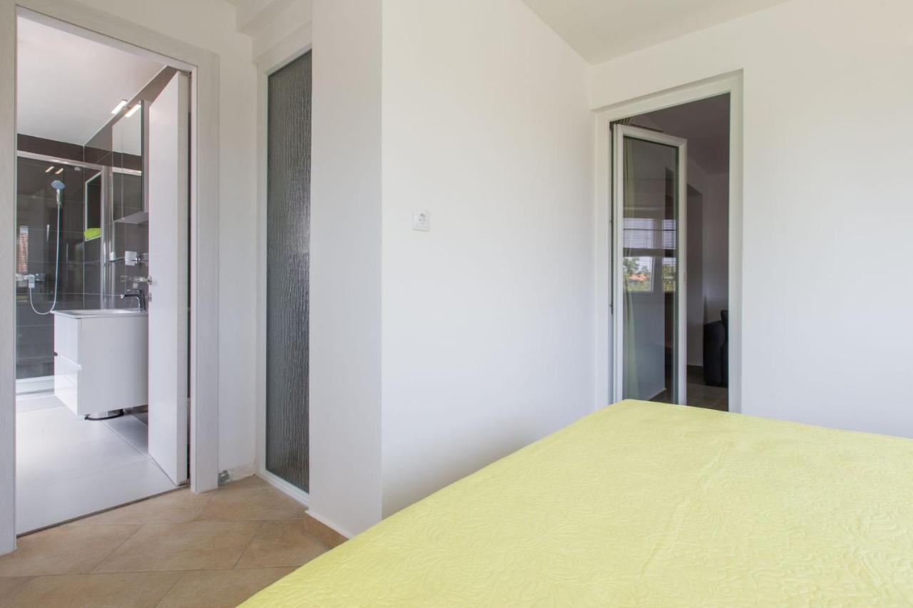 Apartment Comfort With Pool In (adults Only) Medulin