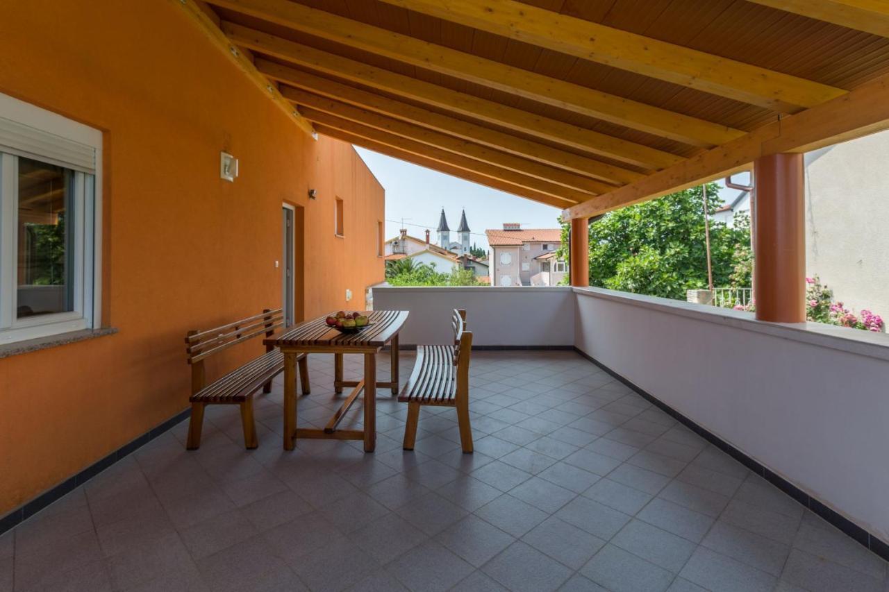 Comfort With Pool In (adults Only) Apartment *