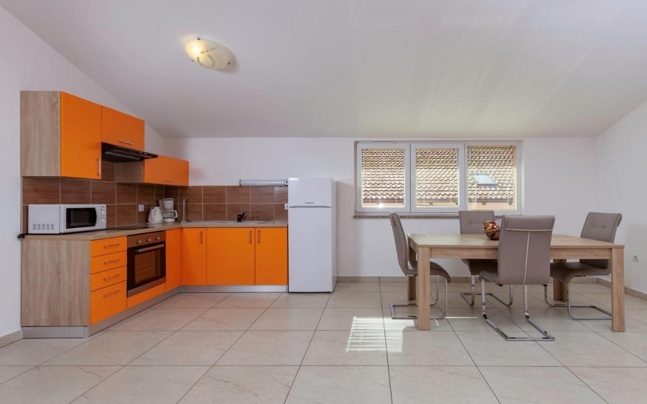 Apartment Comfort With Pool In (adults Only) Medulin
