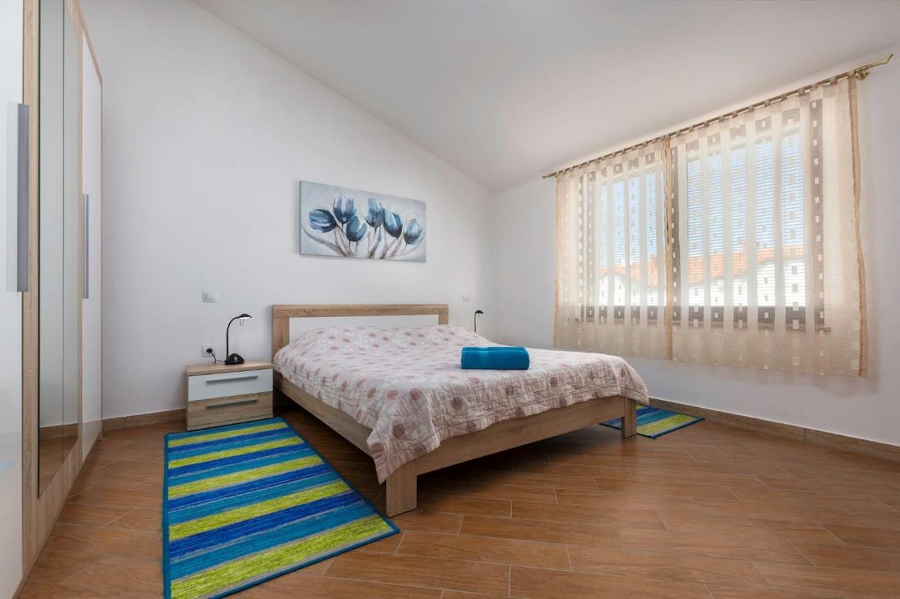 Comfort With Pool In (adults Only) Apartment