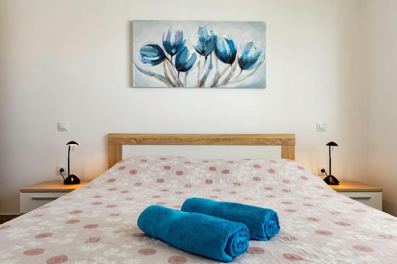 Comfort With Pool In (adults Only) Apartment *