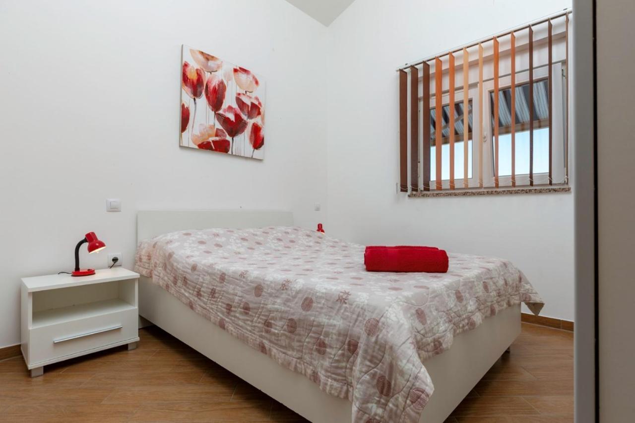 Comfort With Pool In (adults Only) Apartment Medulin
