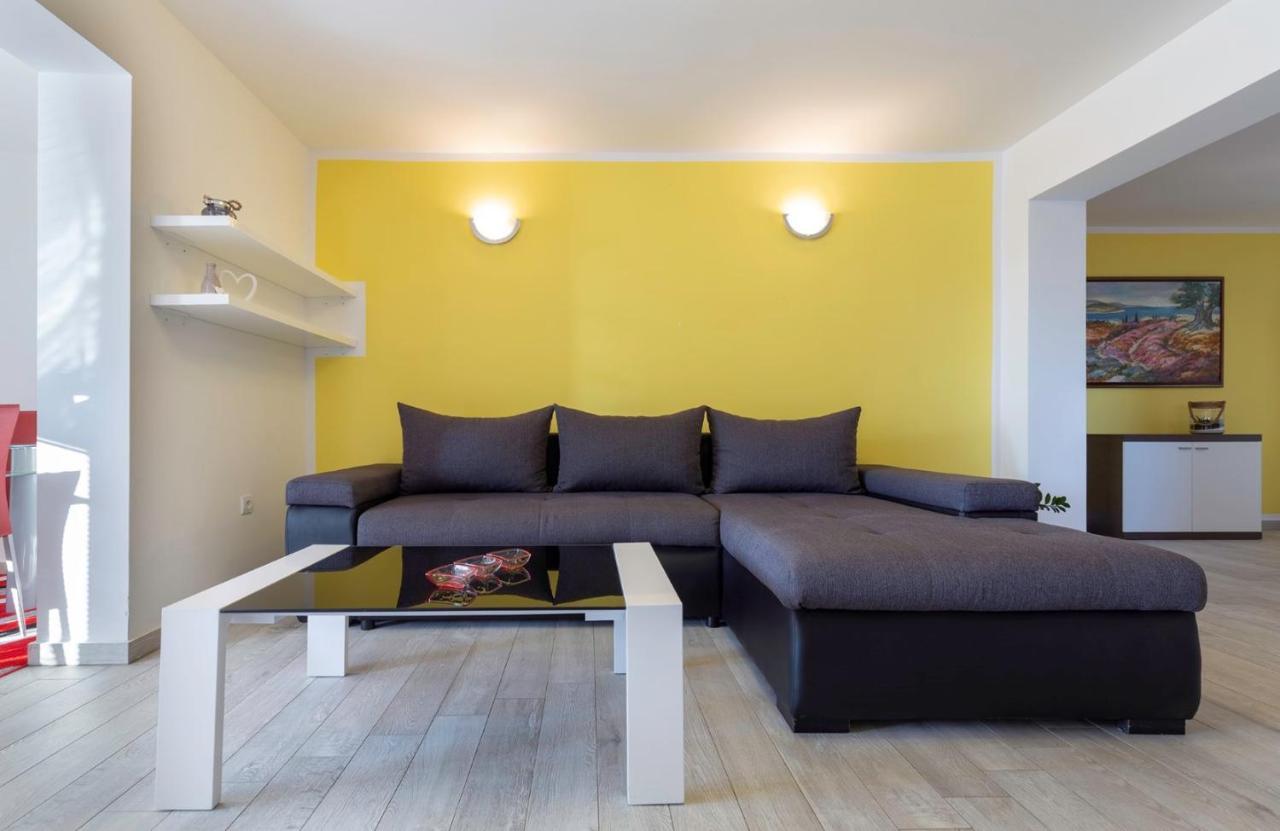 Apartment Comfort With Pool In (adults Only) Medulin