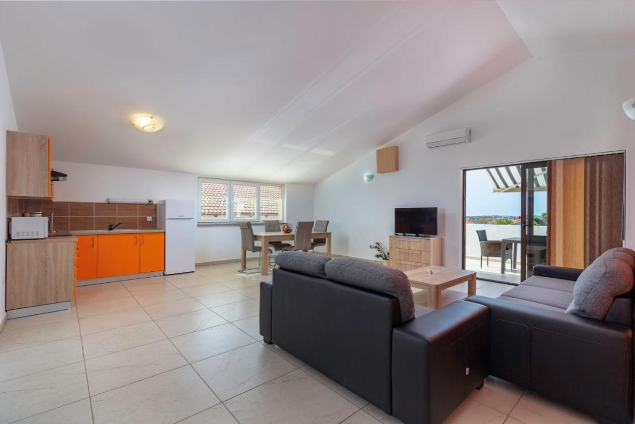 Comfort With Pool In (adults Only) Apartment Medulin
