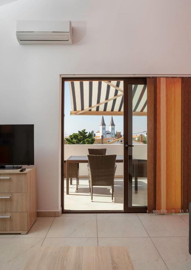Comfort With Pool In (adults Only) Apartment Medulin