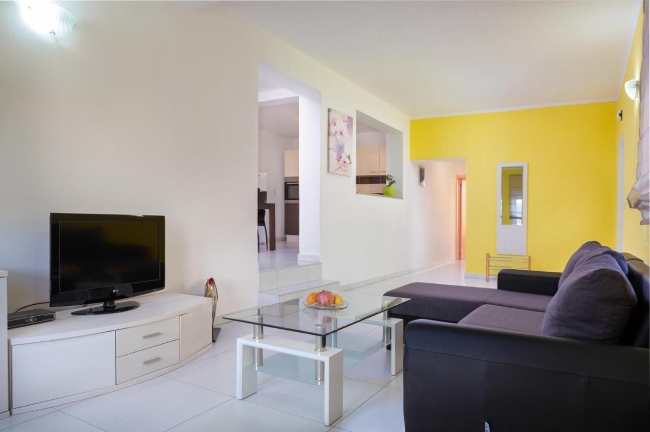Comfort With Pool In (adults Only) Apartment Medulin