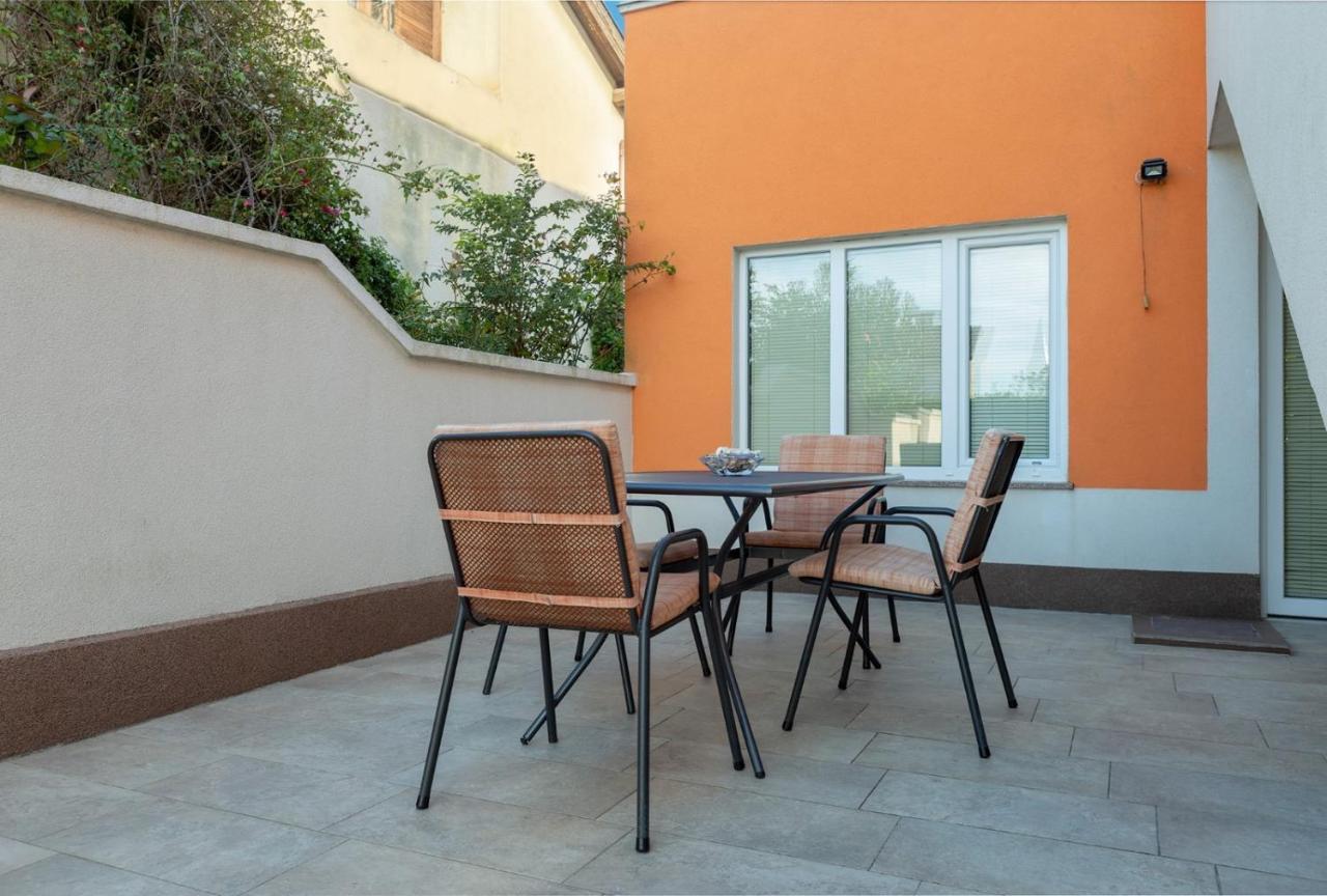 Comfort With Pool In (adults Only) Medulin