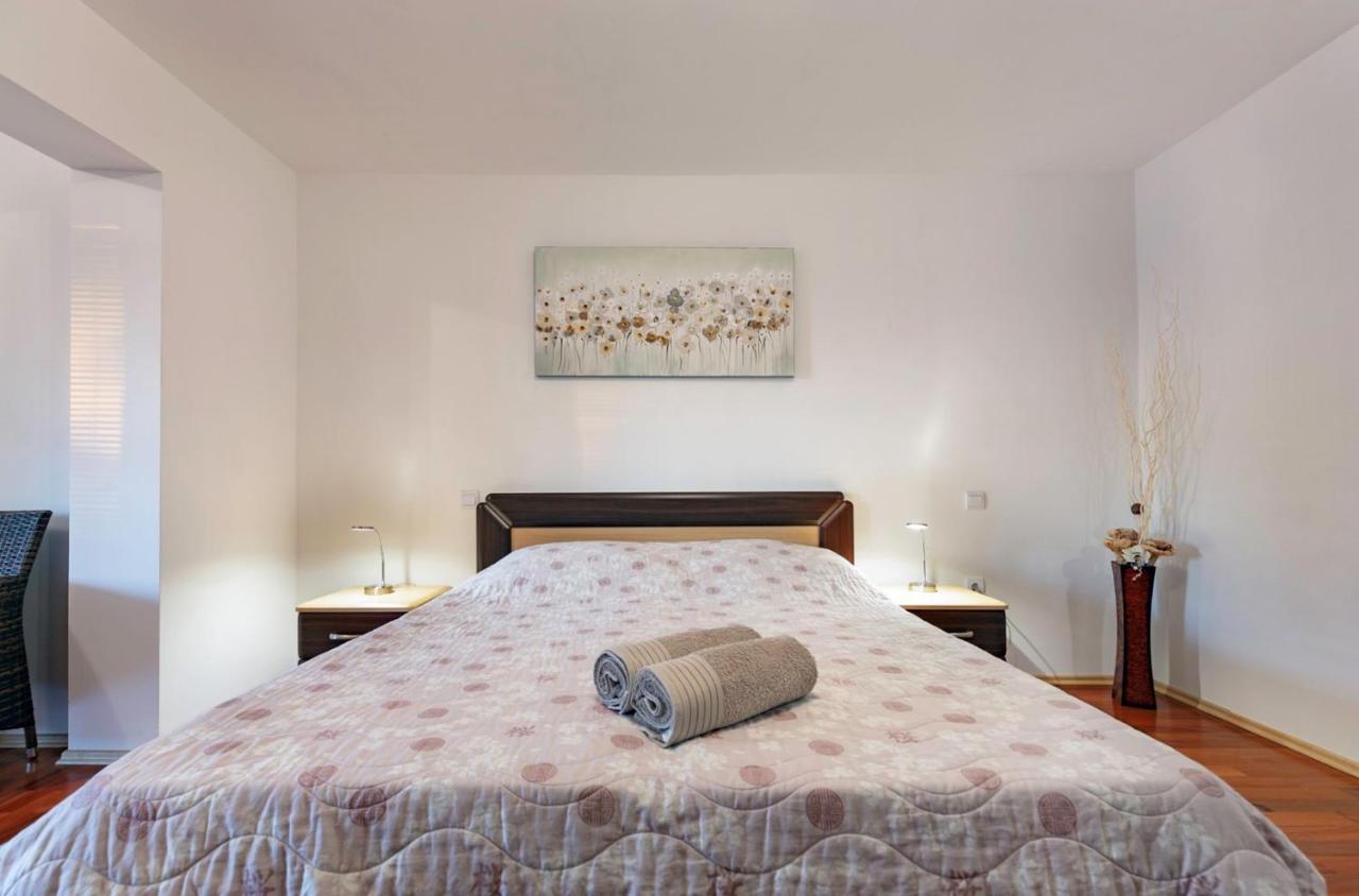 Comfort With Pool In (adults Only) Apartment