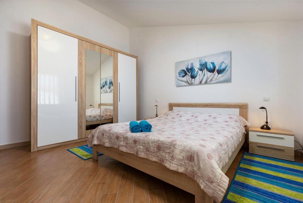 Comfort With Pool In (adults Only) Apartment Medulin