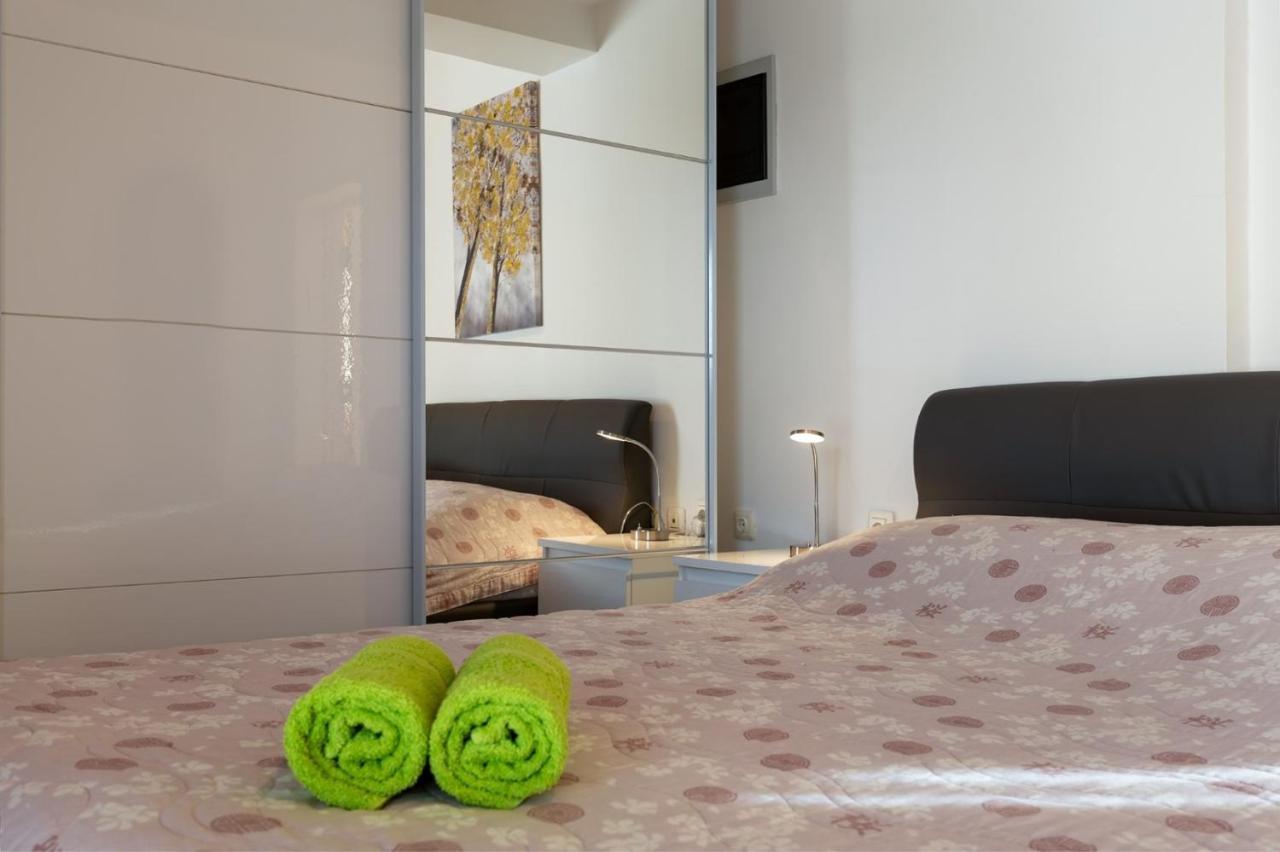 Comfort With Pool In (adults Only) Apartment
