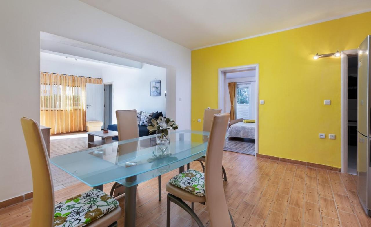 Apartment Comfort With Pool In (adults Only) Medulin