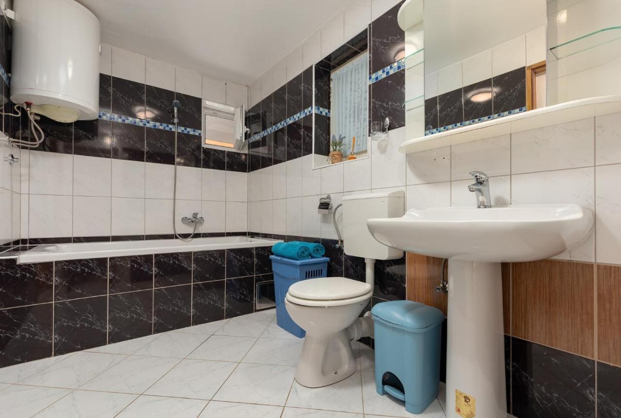 Apartment Comfort With Pool In (adults Only) *