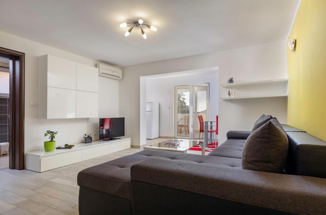 Apartment Comfort With Pool In (adults Only) Medulin