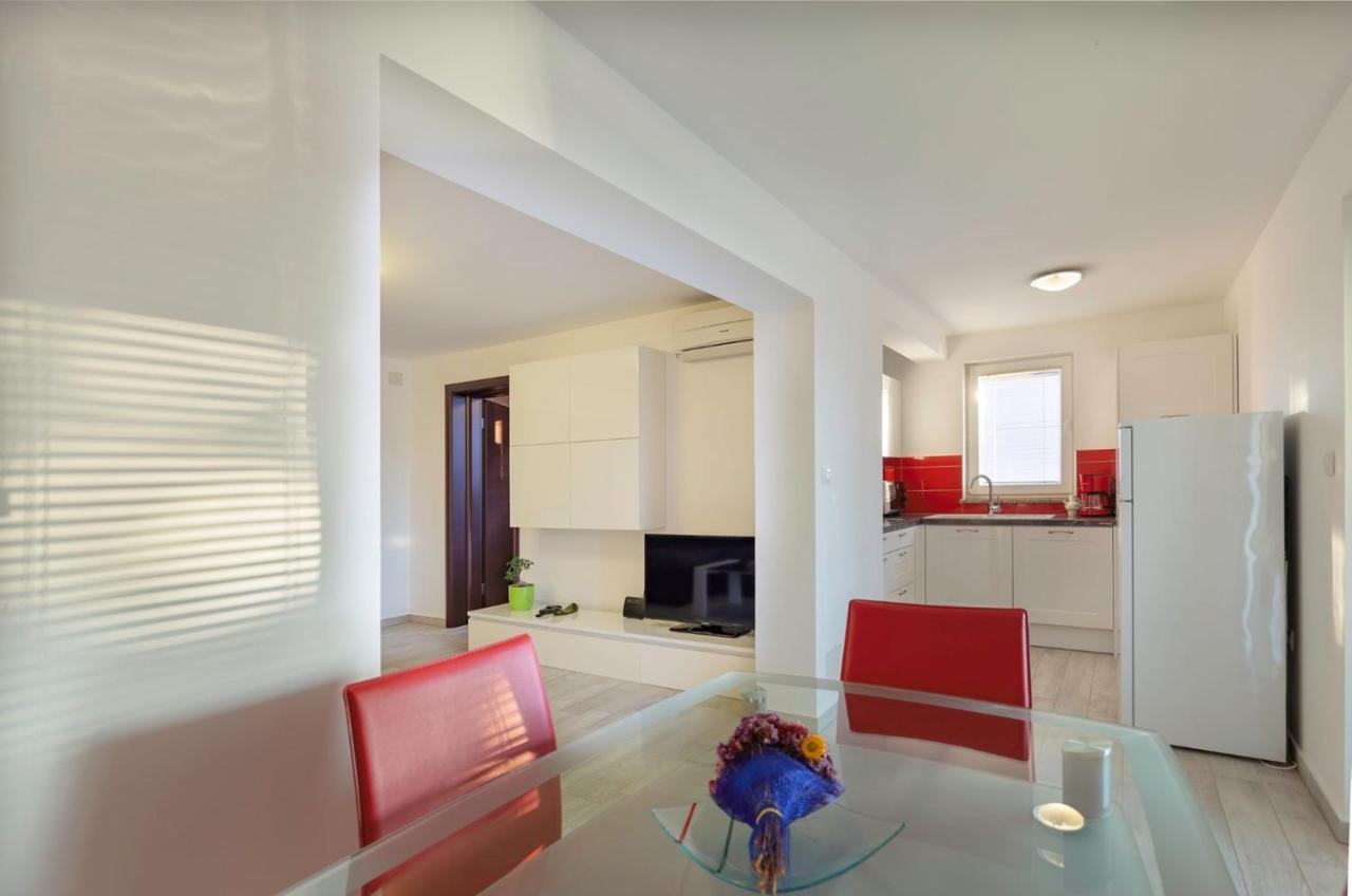 Comfort With Pool In (adults Only) Apartment
