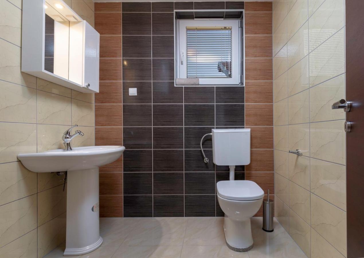 Comfort With Pool In (adults Only) Apartment Medulin