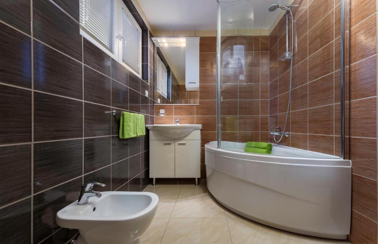 Comfort With Pool In (adults Only) Apartment *